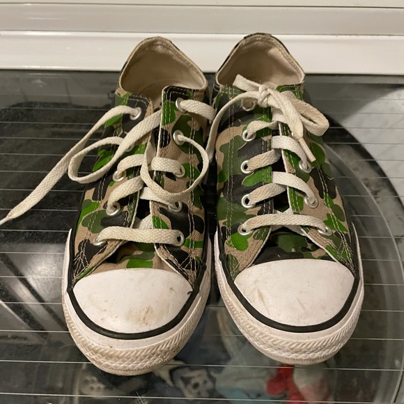 Converse Other - Girls size 2 converse